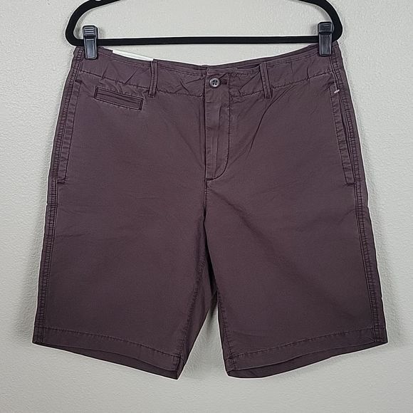Gap Flat Front At-Knee Short. Size 33 - Picture 1 of 5